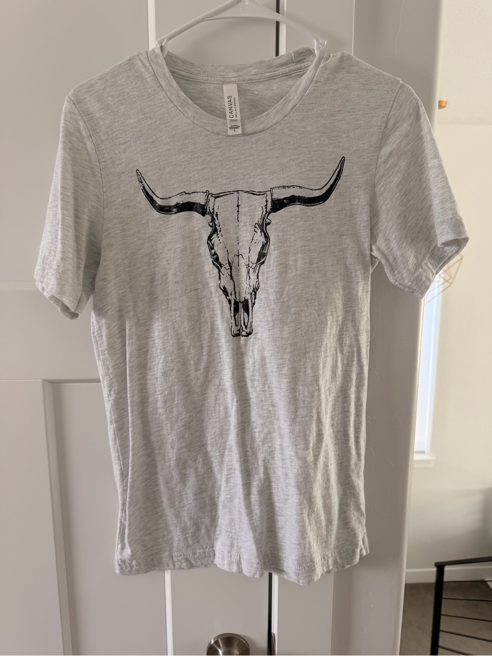 Unbranded women’s Light Gray Skull Graphic Tee